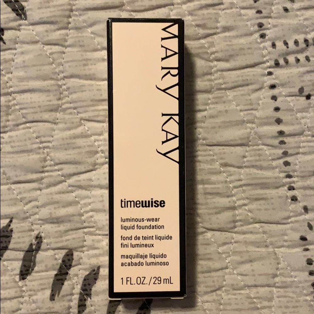 ⭐️Mary Kay- Luminous-Wear Liquid Foundation⭐️